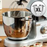 Moulinex Masterchef QA810D Planetary Knetmaschine, 6,7 Liter, Küchenmaschine Mit Schneebesen, Schneebesen, Knethaken, 1500 W, 8 Geschwindigkeitsstufen