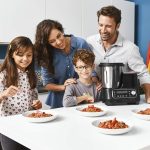 Moulinex HF4568 Clickchef Multifunktions-Küchenmaschine | 12 Geschwindigkeiten + Pulse | 5 Automatik-Programme + Manueller Modus | 3,6 L | Integrierte Waage | Dampfgaraufsatz + Rezeptbuch | Schwarz