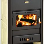 Prity WD W24 D Wasserführender Kaminofen – 24,3 kW – Mit Zentralheizungs-Anschluss – 18,2 kW wasserseitig – Cremeweiße Seitenteile – Großes Sichtfenster