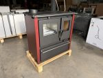 Verso CS Plus Inox Kaminofen – 7,7 kW – Küchenherd mit Backfach – Bordeaux Rot – Energieeffizienzklasse A+ – Hoher Wirkungsgrad – Autarkes Heizen & Kochen - Image 4